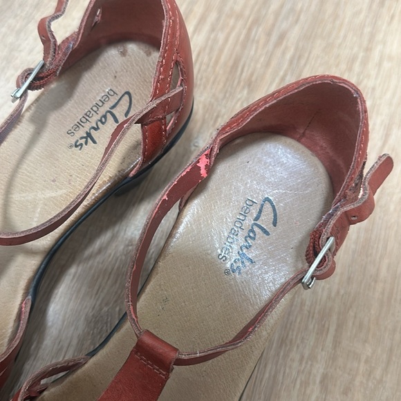 CLARKS | Wide T-Strap Leather Comfort Sandals - Picture 3 of 7